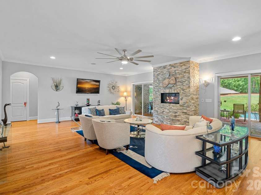 104 Timberside Drive, Davidson, NC 28036.  MLS# CAR4381791, YatesRealty ID 24822. 
