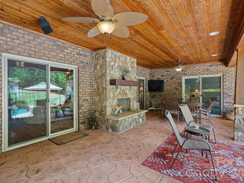 104 Timberside Drive, Davidson, NC 28036.  MLS# CAR4381791, YatesRealty ID 24822. 