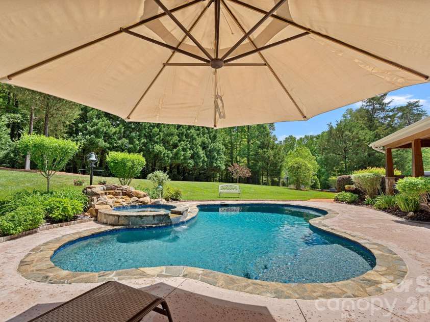 104 Timberside Drive, Davidson, NC 28036.  MLS# CAR4381791, YatesRealty ID 24822. 