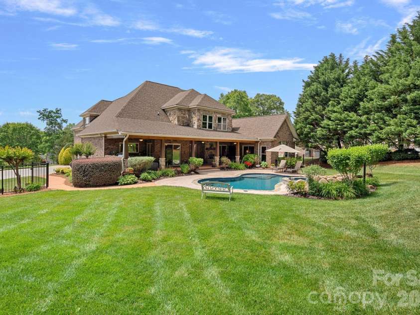 104 Timberside Drive, Davidson, NC 28036.  MLS# CAR4381791, YatesRealty ID 24822. 