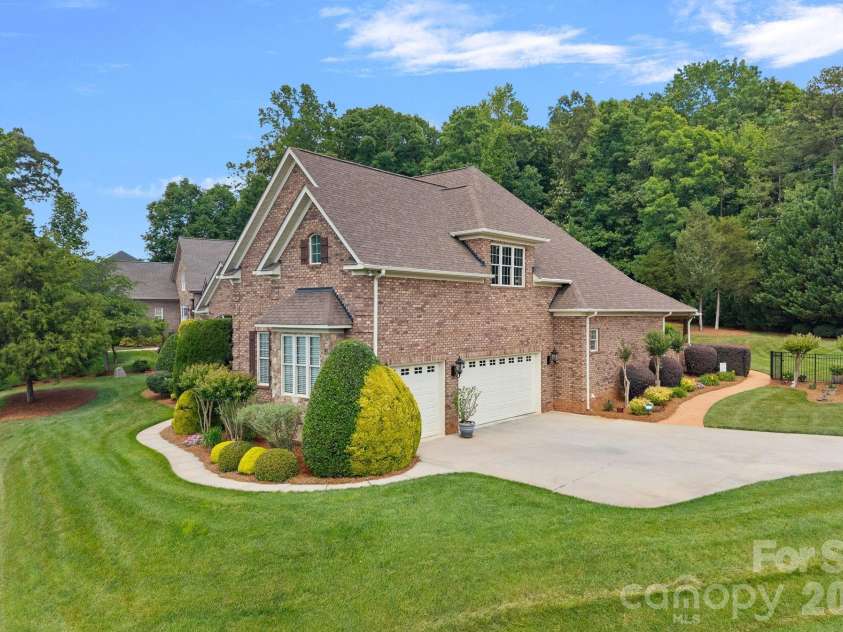 104 Timberside Drive, Davidson, NC 28036.  MLS# CAR4381791, YatesRealty ID 24822. 