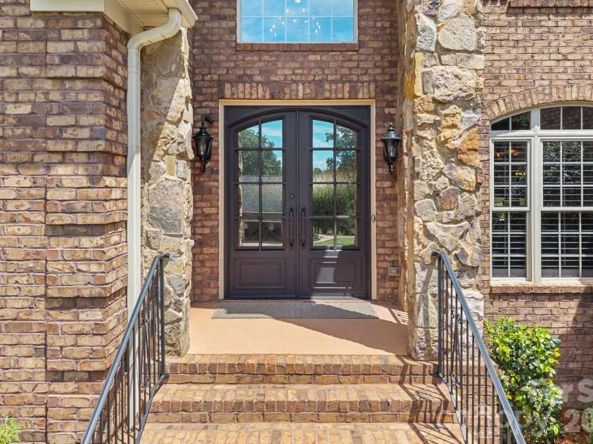 104 Timberside Drive, Davidson, NC 28036.  MLS# CAR4381791, YatesRealty ID 24822. 