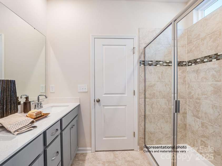 1609 Swallow Tail Drive, Cramerton, NC 28012.  MLS# CAR4277407, YatesRealty ID 24823. Owners Bath