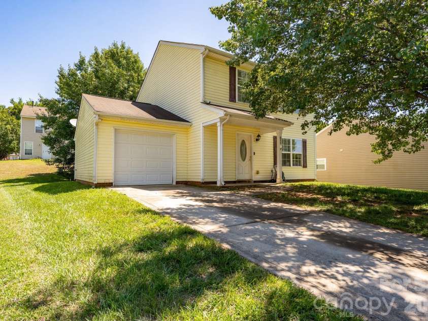 511 Lightspun Lane, Charlotte, NC 28216.  MLS# CAR4382805, YatesRealty ID 24824. 