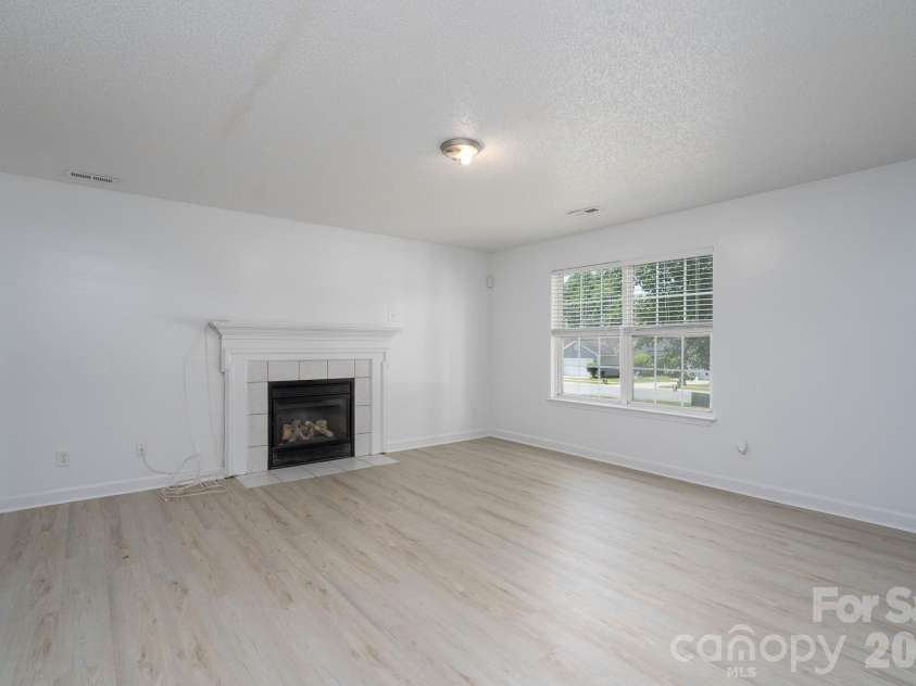 511 Lightspun Lane, Charlotte, NC 28216.  MLS# CAR4382805, YatesRealty ID 24824. 