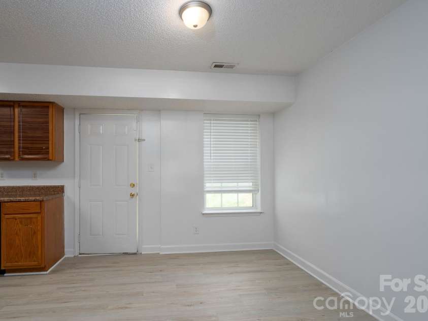 511 Lightspun Lane, Charlotte, NC 28216.  MLS# CAR4382805, YatesRealty ID 24824. 