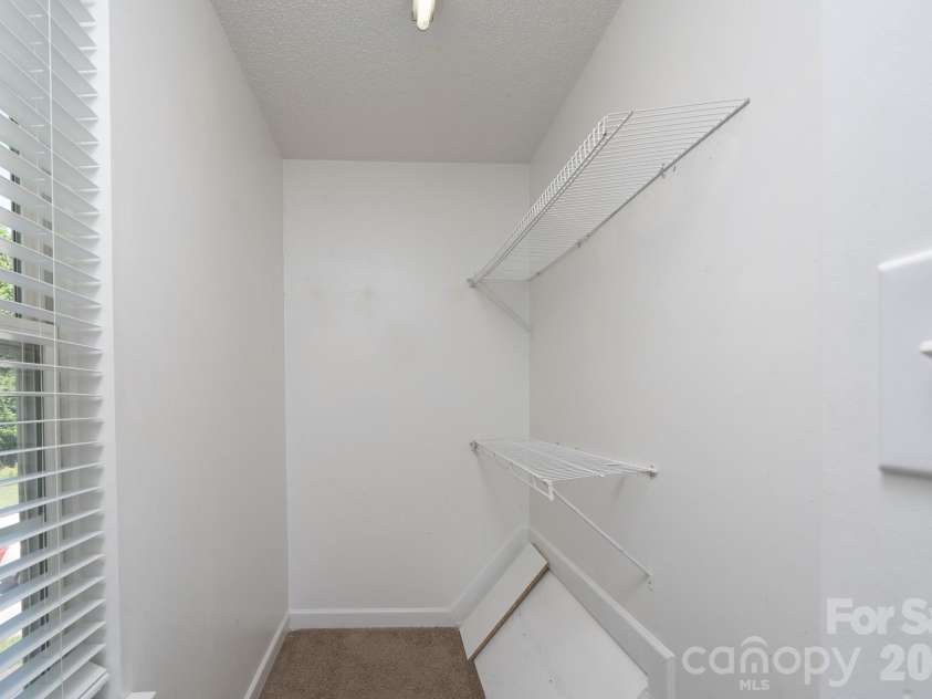 511 Lightspun Lane, Charlotte, NC 28216.  MLS# CAR4382805, YatesRealty ID 24824. 