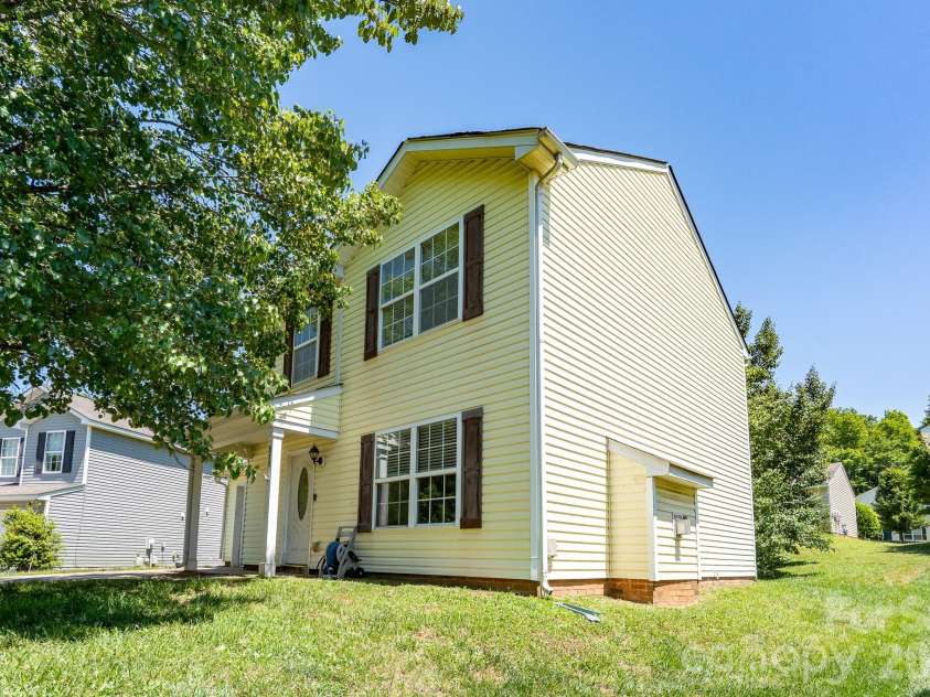 511 Lightspun Lane, Charlotte, NC 28216.  MLS# CAR4382805, YatesRealty ID 24824. 