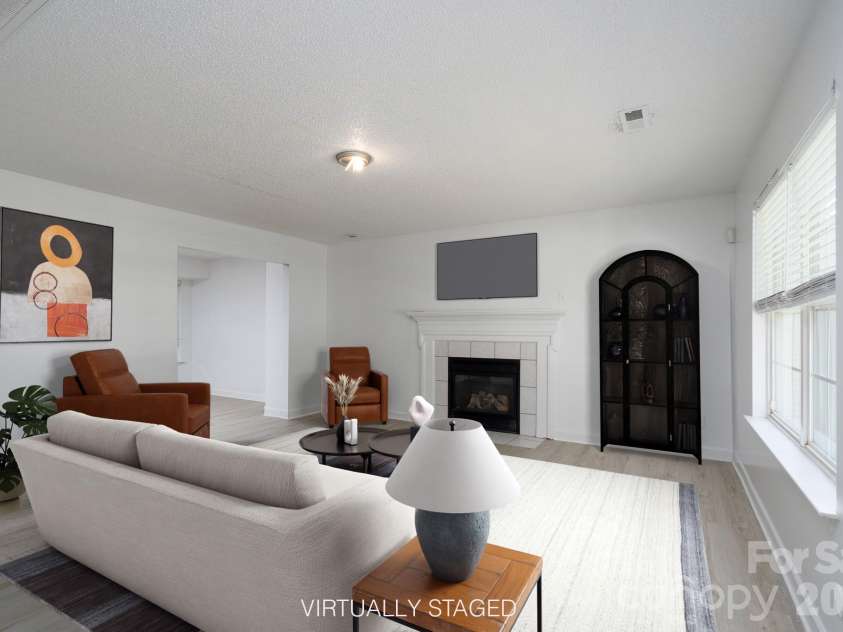 511 Lightspun Lane, Charlotte, NC 28216.  MLS# CAR4382805, YatesRealty ID 24824. 