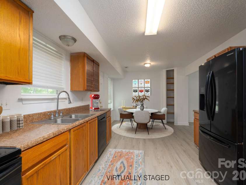 511 Lightspun Lane, Charlotte, NC 28216.  MLS# CAR4382805, YatesRealty ID 24824. 