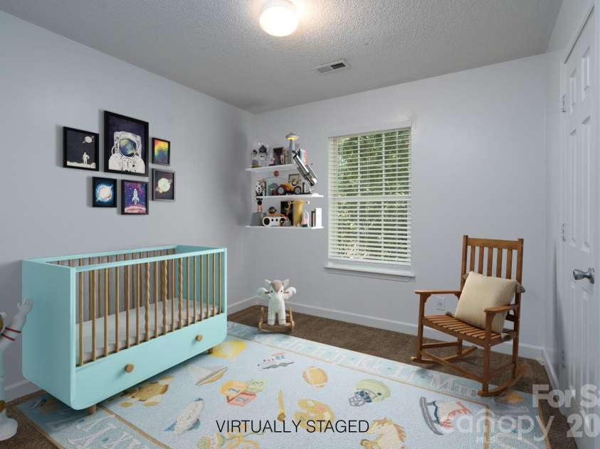511 Lightspun Lane, Charlotte, NC 28216.  MLS# CAR4382805, YatesRealty ID 24824. 