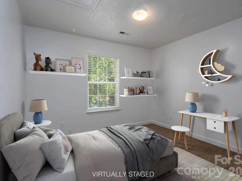 511 Lightspun Lane, Charlotte, NC 28216.  MLS# CAR4382805, YatesRealty ID 24824. 