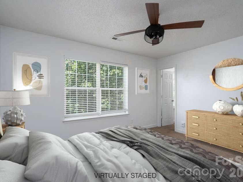 511 Lightspun Lane, Charlotte, NC 28216.  MLS# CAR4382805, YatesRealty ID 24824. 