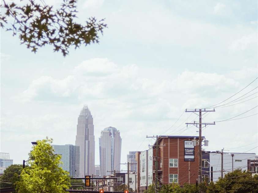 2011 Federation Court, Charlotte, NC 28205.  MLS# CAR4376038, YatesRealty ID 24825. Charlotte skyline.