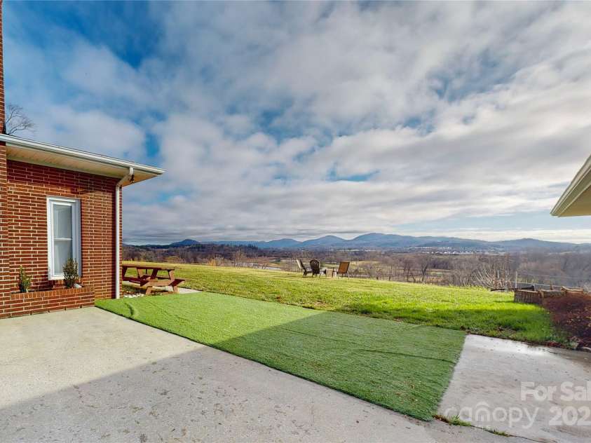 598 Miles View Drive, Mills River, NC 28759.  MLS# CAR4270895, YatesRealty ID 24825. 