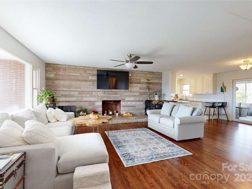 598 Miles View Drive, Mills River, NC 28759.  MLS# CAR4270895, YatesRealty ID 24825. 