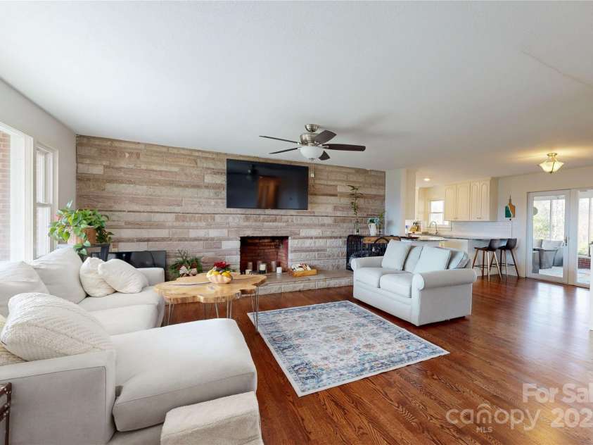 598 Miles View Drive, Mills River, NC 28759.  MLS# CAR4270895, YatesRealty ID 24825. 