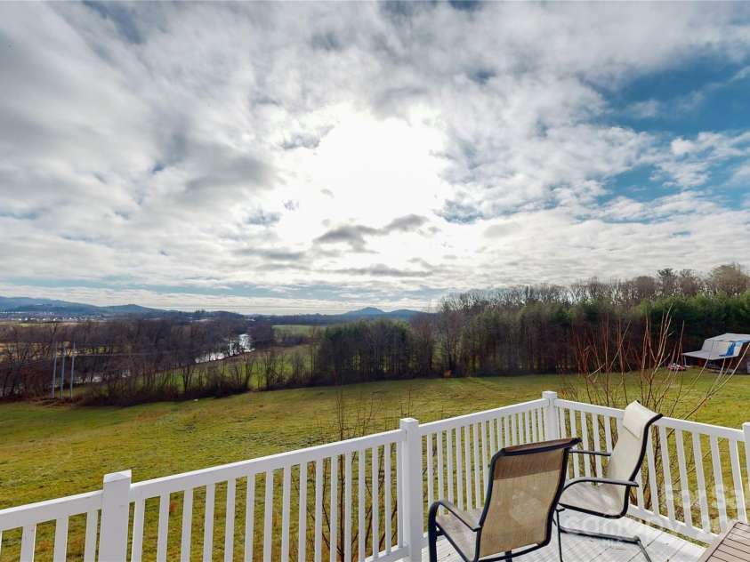 598 Miles View Drive, Mills River, NC 28759.  MLS# CAR4270895, YatesRealty ID 24825. 