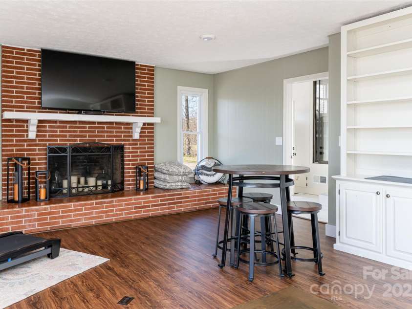 598 Miles View Drive, Mills River, NC 28759.  MLS# CAR4270895, YatesRealty ID 24825. 