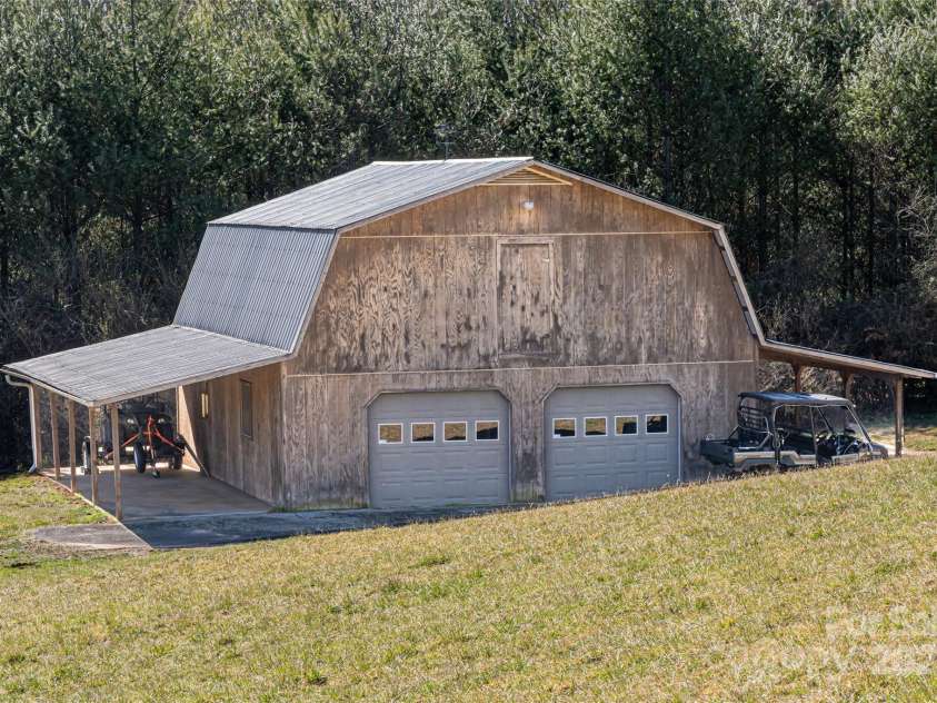 598 Miles View Drive, Mills River, NC 28759.  MLS# CAR4270895, YatesRealty ID 24825. 