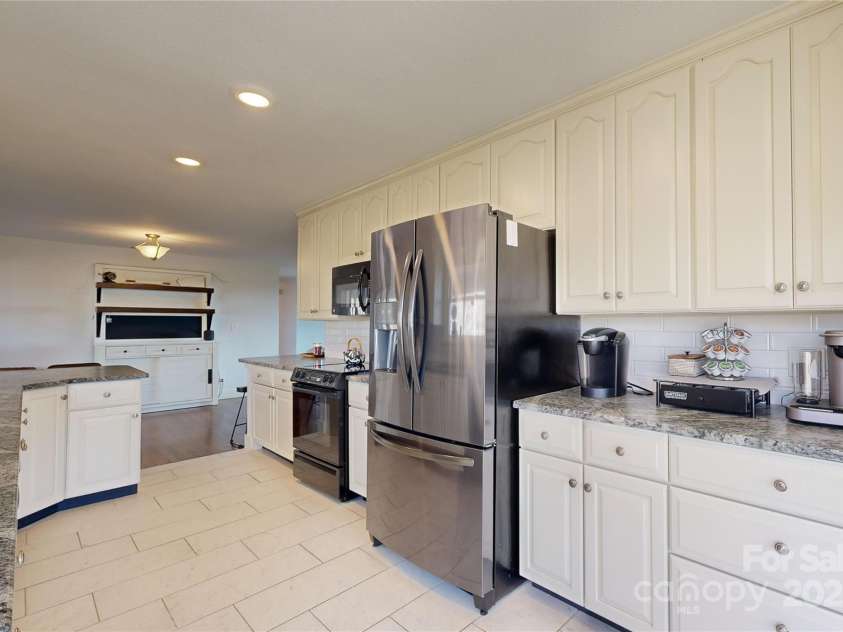 598 Miles View Drive, Mills River, NC 28759.  MLS# CAR4270895, YatesRealty ID 24825. 