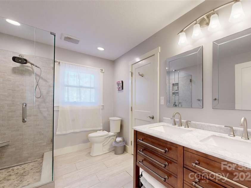 598 Miles View Drive, Mills River, NC 28759.  MLS# CAR4270895, YatesRealty ID 24825. 