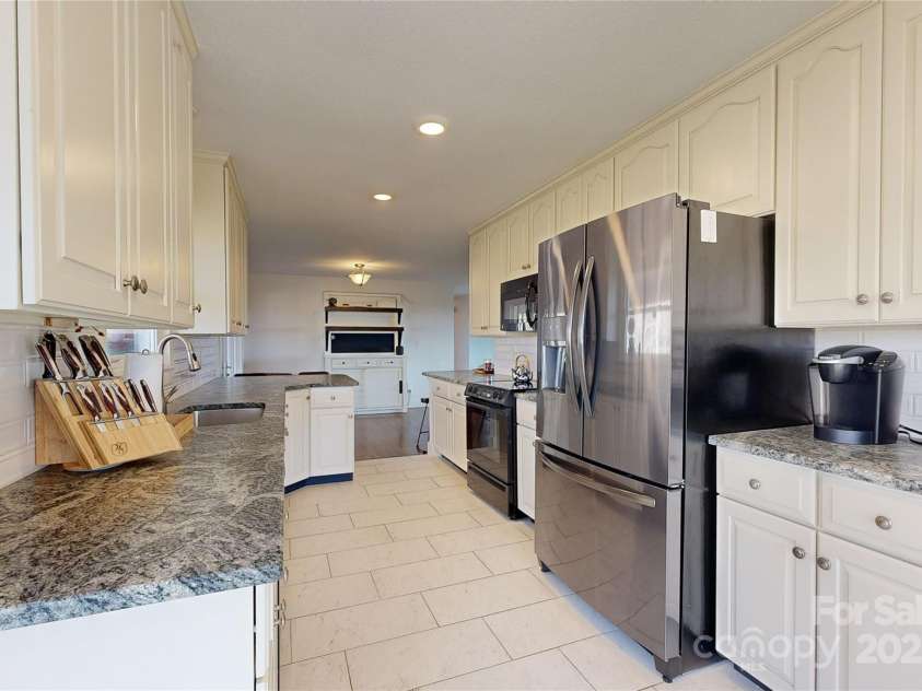 598 Miles View Drive, Mills River, NC 28759.  MLS# CAR4270895, YatesRealty ID 24825. 