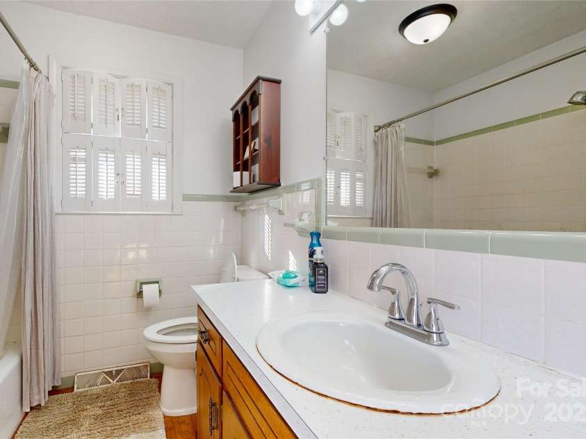 598 Miles View Drive, Mills River, NC 28759.  MLS# CAR4270895, YatesRealty ID 24825. 