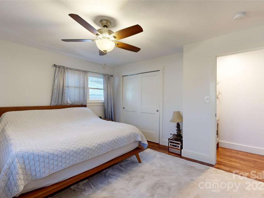 598 Miles View Drive, Mills River, NC 28759.  MLS# CAR4270895, YatesRealty ID 24825. 