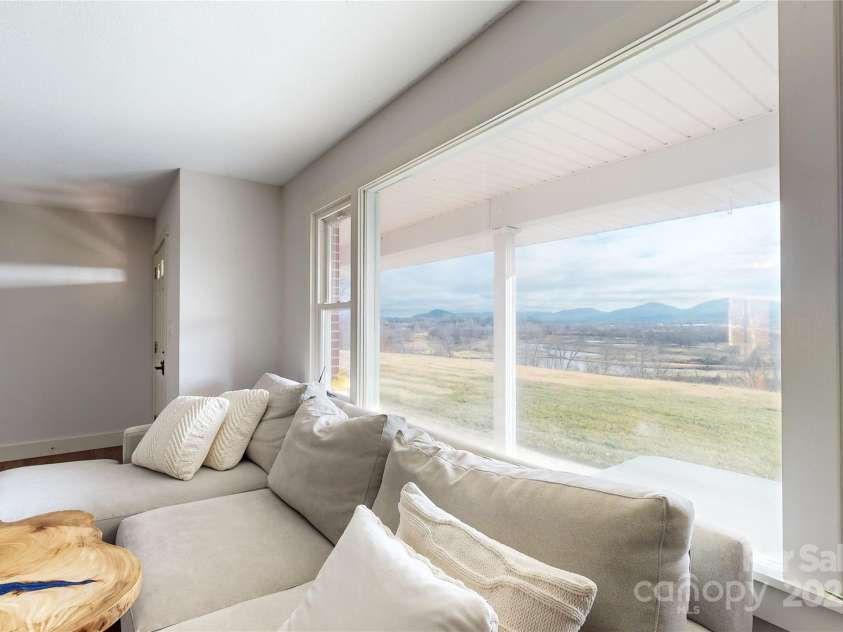 598 Miles View Drive, Mills River, NC 28759.  MLS# CAR4270895, YatesRealty ID 24825. 