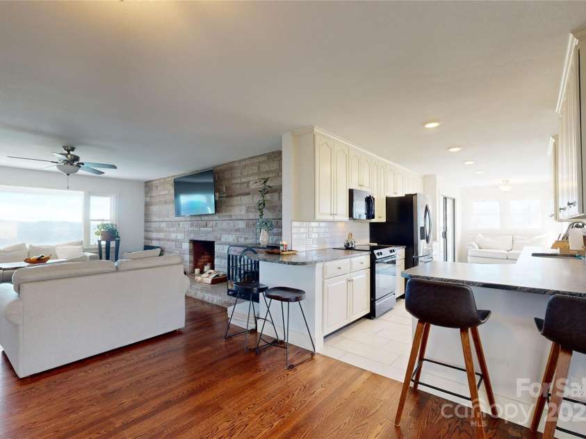 598 Miles View Drive, Mills River, NC 28759.  MLS# CAR4270895, YatesRealty ID 24825. 