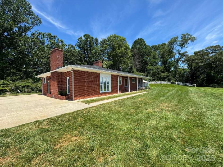 598 Miles View Drive, Mills River, NC 28759.  MLS# CAR4270895, YatesRealty ID 24825. 