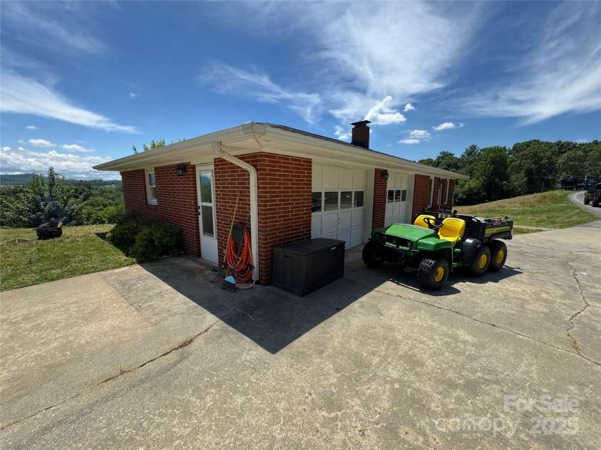 598 Miles View Drive, Mills River, NC 28759.  MLS# CAR4270895, YatesRealty ID 24825. 