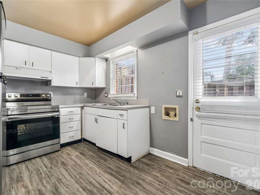 6436 Old Pineville Road, Charlotte, NC 28217.  MLS# CAR4415394, YatesRealty ID 24826. 