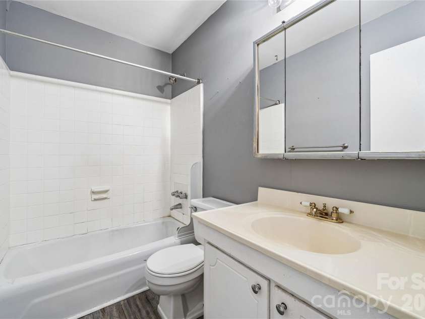 6436 Old Pineville Road, Charlotte, NC 28217.  MLS# CAR4415394, YatesRealty ID 24826. 