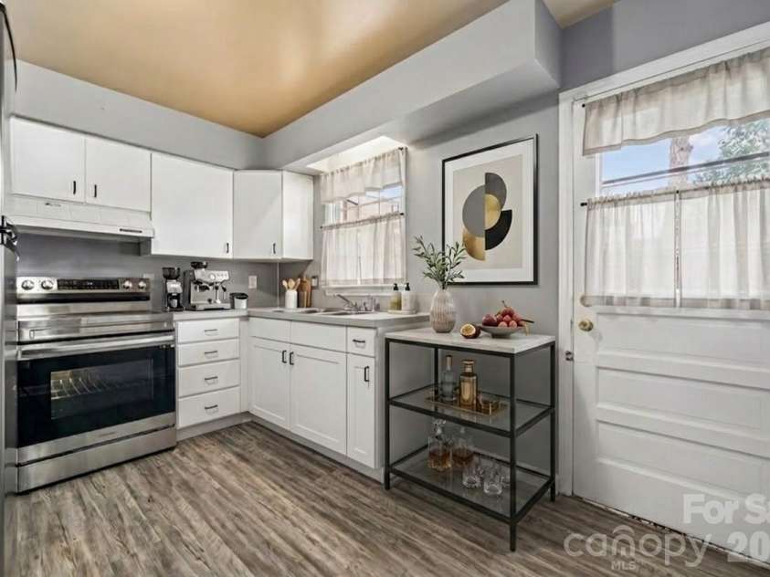 6436 Old Pineville Road, Charlotte, NC 28217.  MLS# CAR4415394, YatesRealty ID 24826. Kitchen