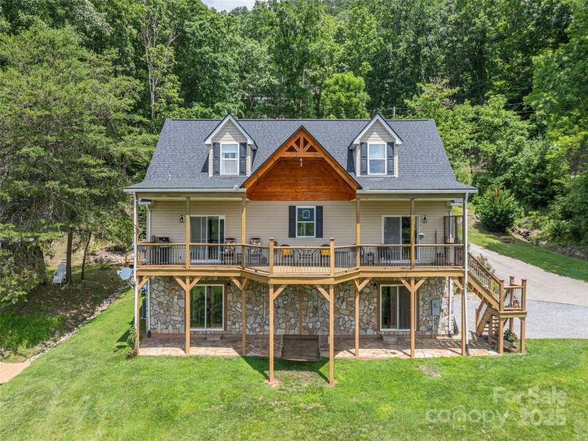 80 Feather Lane, Waynesville, NC 28786.  MLS# CAR4268349, YatesRealty ID 24826. 