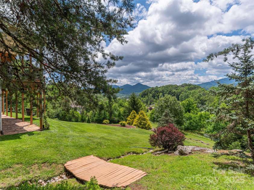 80 Feather Lane, Waynesville, NC 28786.  MLS# CAR4268349, YatesRealty ID 24826. 