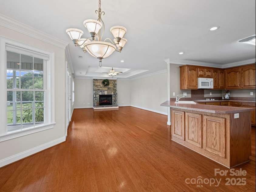 2872 Wheat Field Court, Lincolnton, NC 28092.  MLS# CAR4271500, YatesRealty ID 24831. BREAKFAST AREA TOWARD LR
