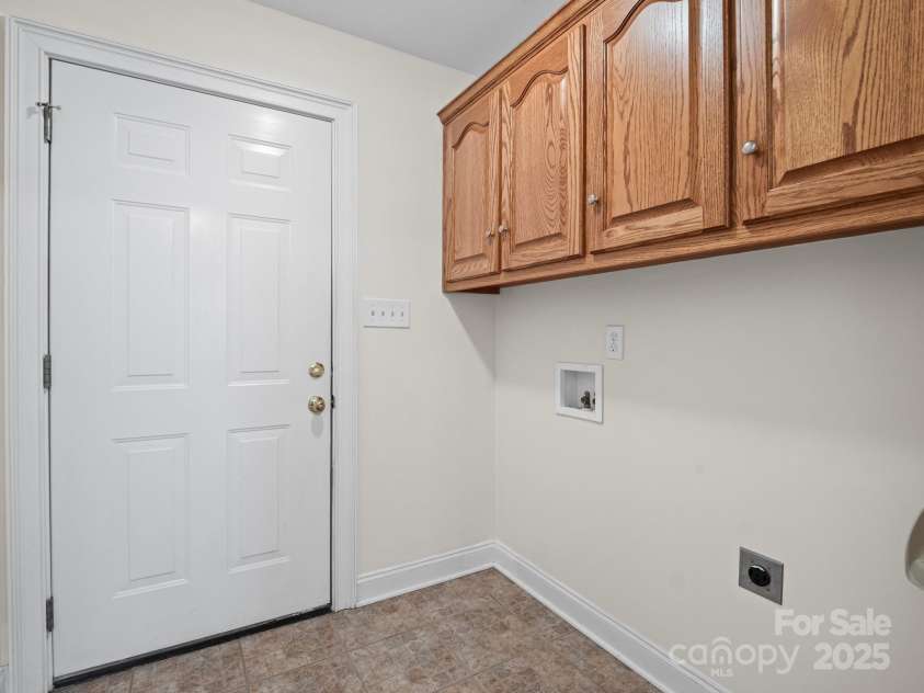2872 Wheat Field Court, Lincolnton, NC 28092.  MLS# CAR4271500, YatesRealty ID 24831. LAUNDRY