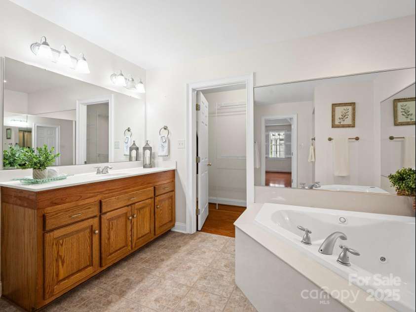 2872 Wheat Field Court, Lincolnton, NC 28092.  MLS# CAR4271500, YatesRealty ID 24831. PRIMARY BATH