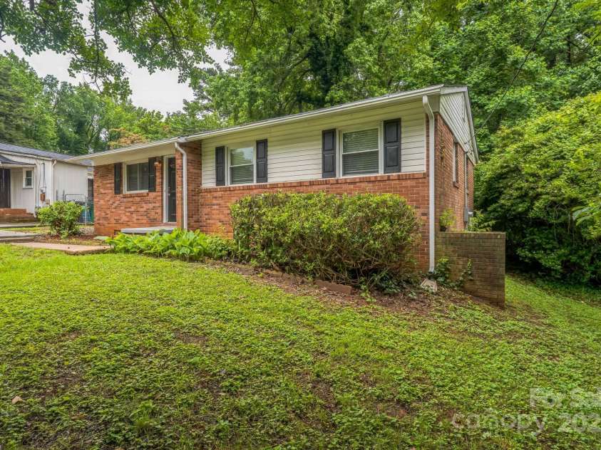 711 September Lane, Charlotte, NC 28208.  MLS# CAR4264745, YatesRealty ID 24833. 