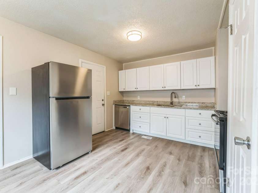711 September Lane, Charlotte, NC 28208.  MLS# CAR4264745, YatesRealty ID 24833. 