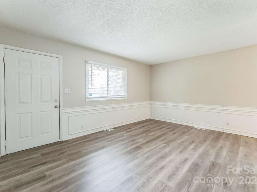 711 September Lane, Charlotte, NC 28208.  MLS# CAR4264745, YatesRealty ID 24833. 