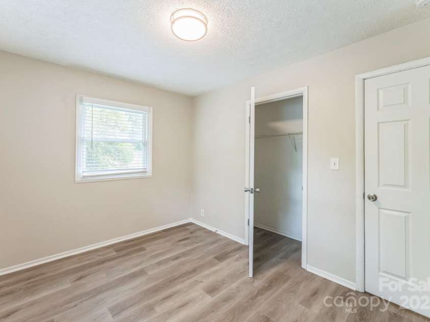 711 September Lane, Charlotte, NC 28208.  MLS# CAR4264745, YatesRealty ID 24833. 