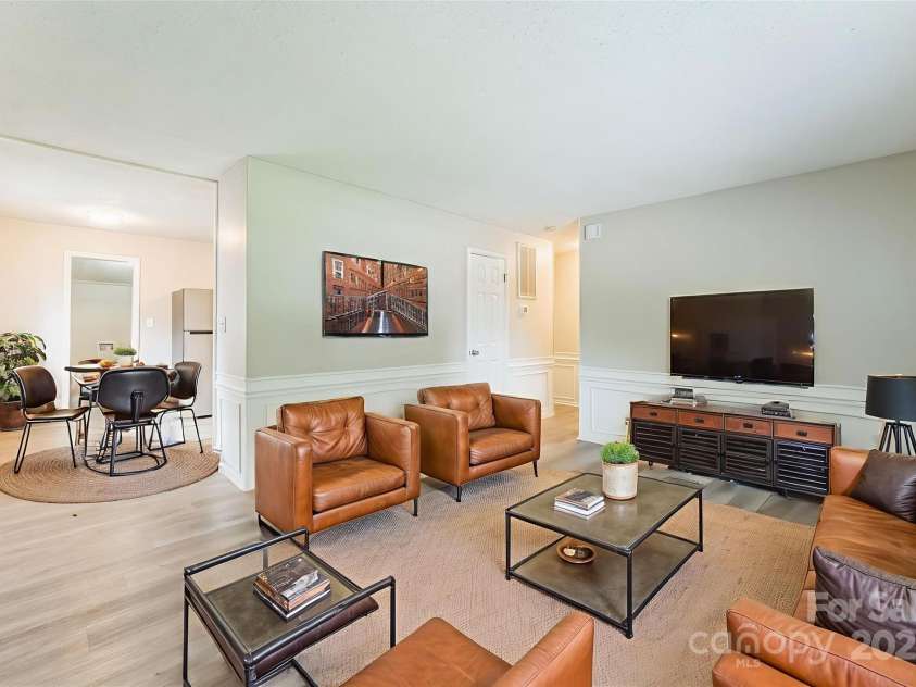 711 September Lane, Charlotte, NC 28208.  MLS# CAR4264745, YatesRealty ID 24833. 