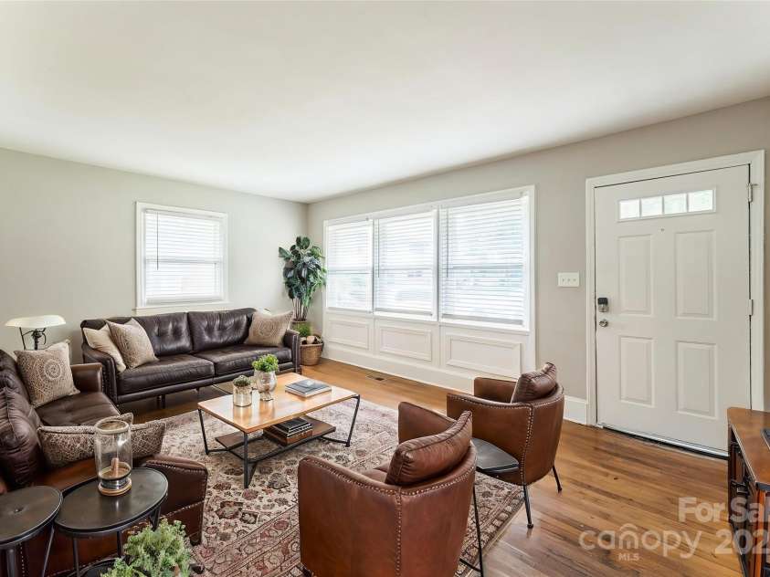 1631 Vancouver Drive, Charlotte, NC 28213.  MLS# CAR4264766, YatesRealty ID 24834. 