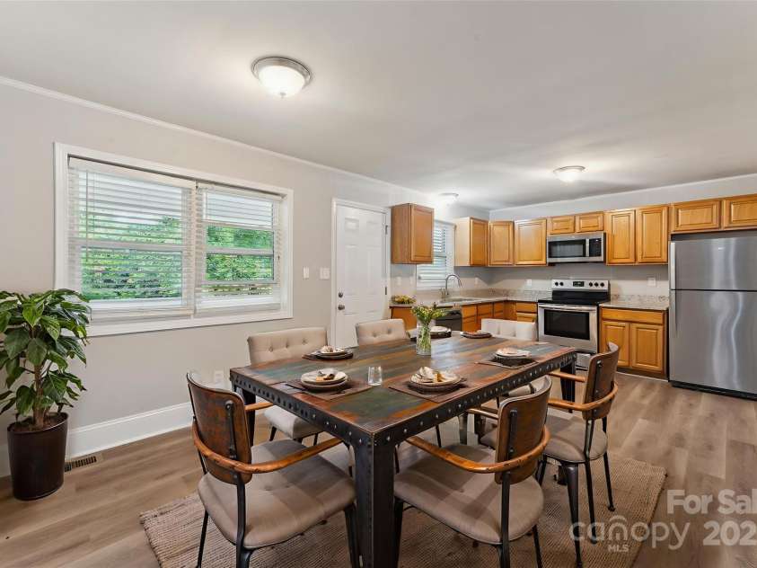 1631 Vancouver Drive, Charlotte, NC 28213.  MLS# CAR4264766, YatesRealty ID 24834. 