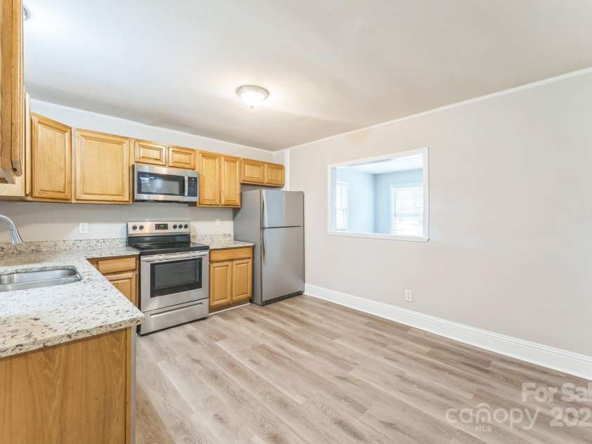 1631 Vancouver Drive, Charlotte, NC 28213.  MLS# CAR4264766, YatesRealty ID 24834. 