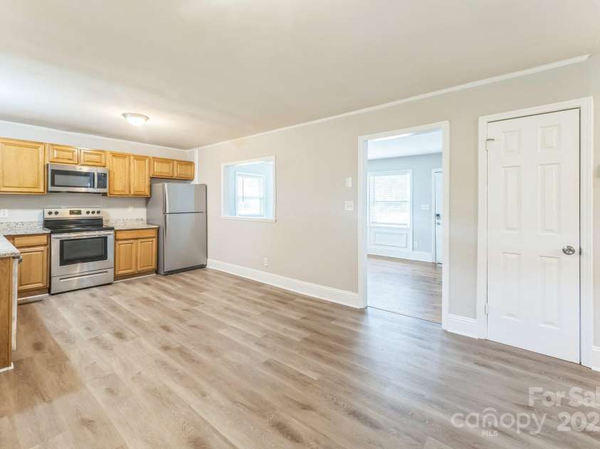 1631 Vancouver Drive, Charlotte, NC 28213.  MLS# CAR4264766, YatesRealty ID 24834. 